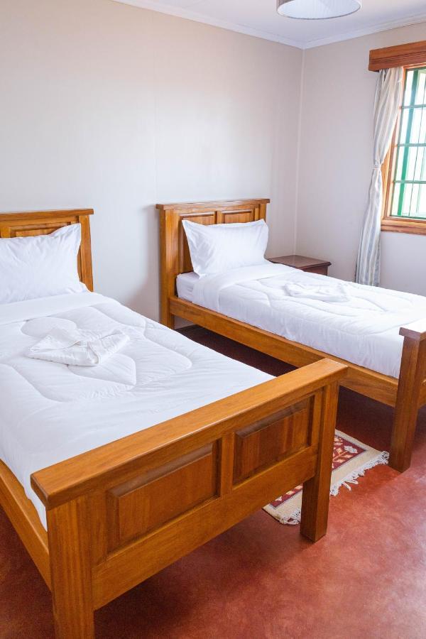 Wild Ndovu Cottage. Country house Amboseli