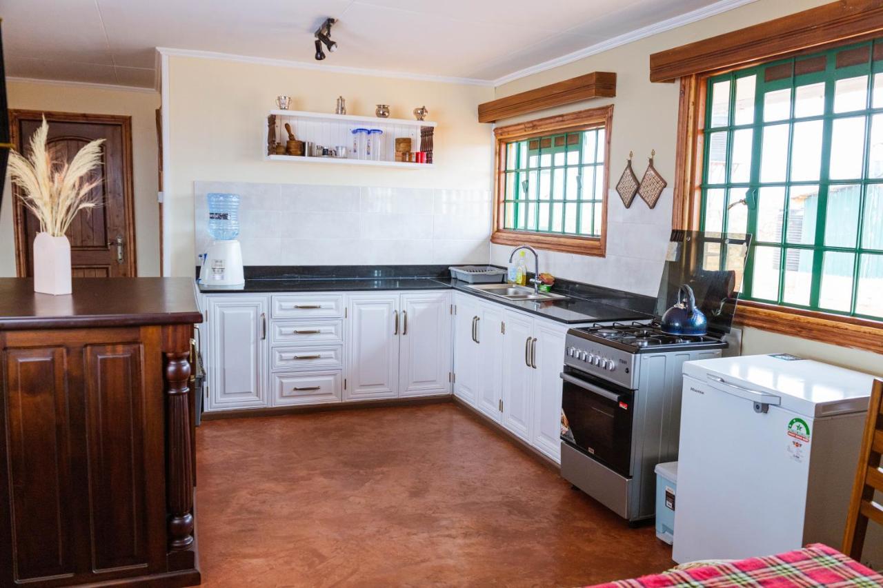 Wild Ndovu Cottage. Country house Amboseli