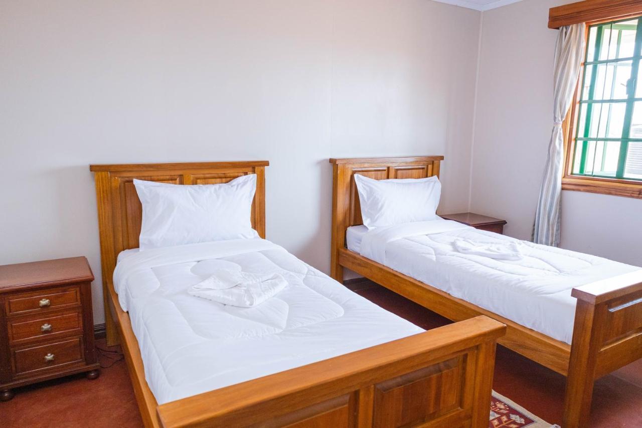 Wild Ndovu Cottage. Country house Amboseli