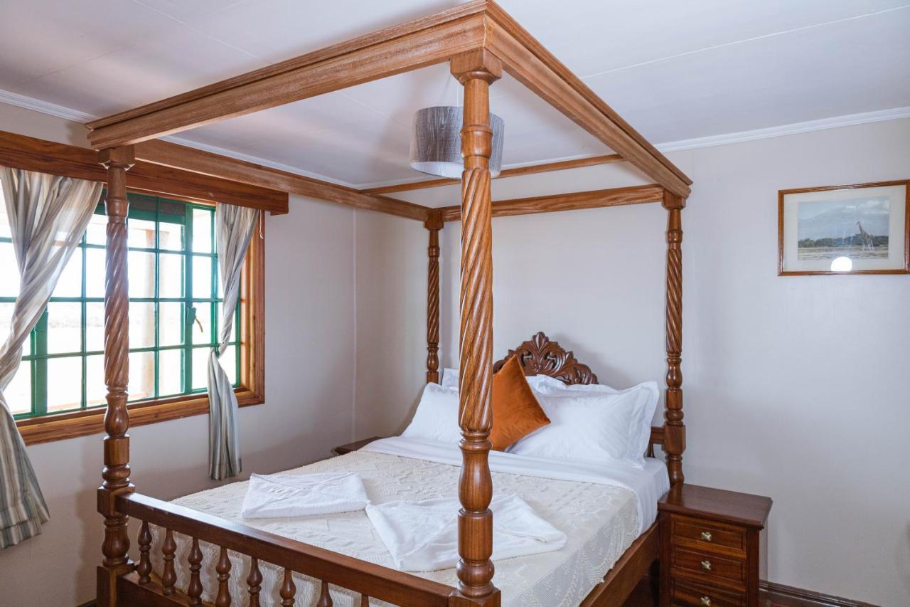 Country house Wild Ndovu Cottage. Amboseli