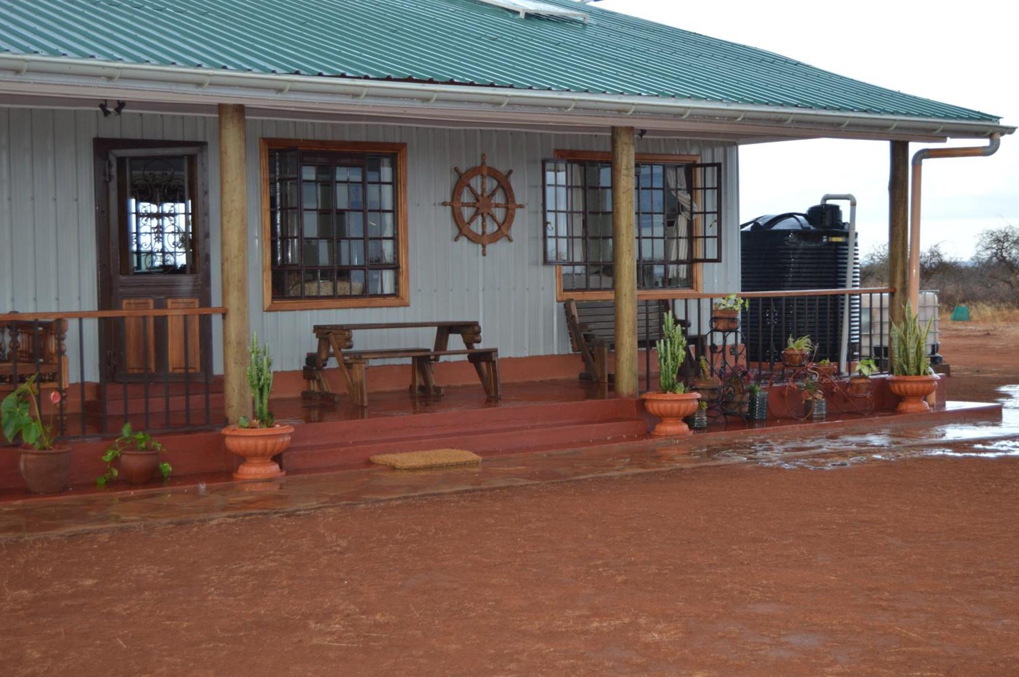 Wild Ndovu Cottage. Amboseli