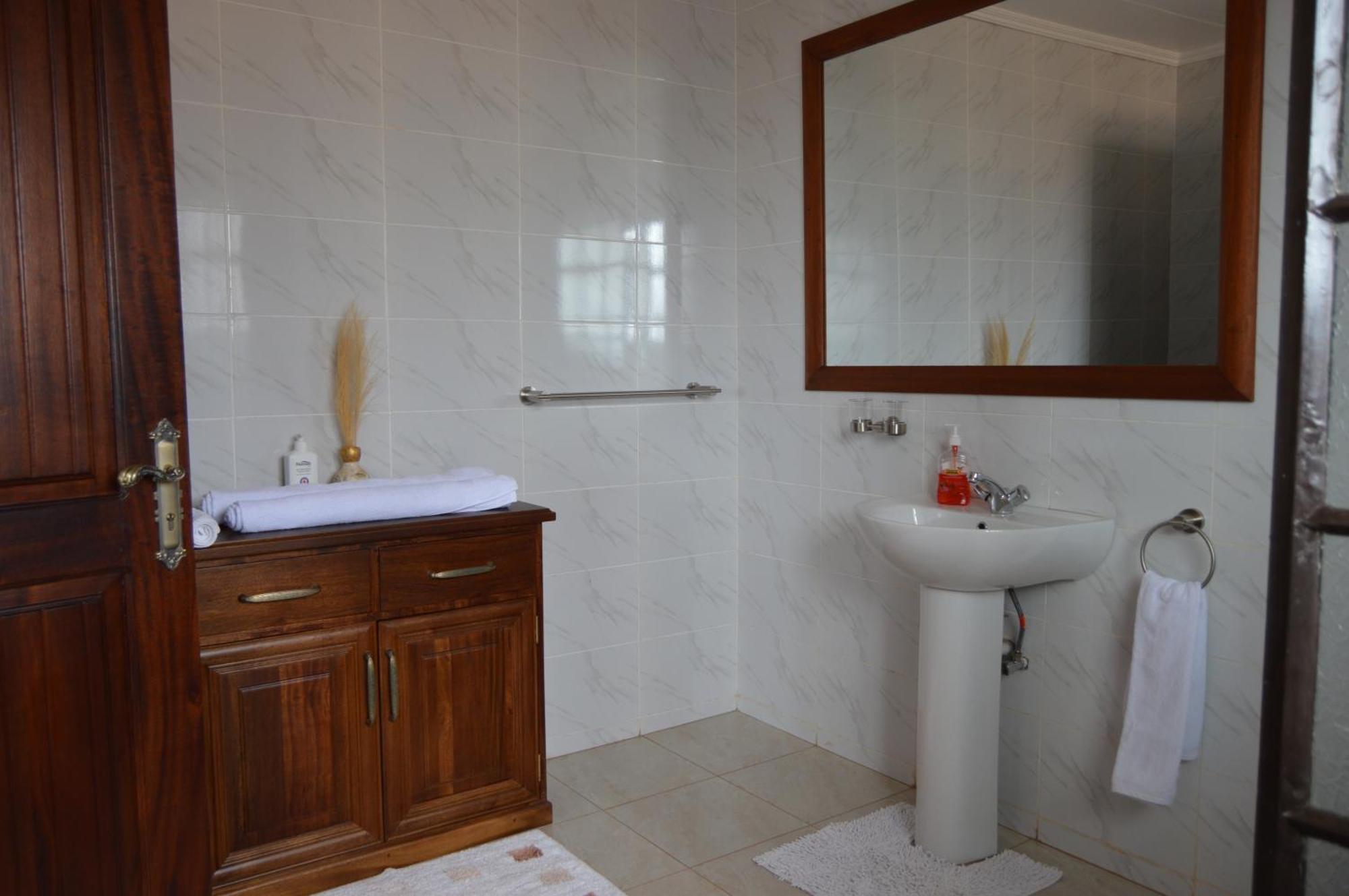 Wild Ndovu Cottage. Country house Amboseli